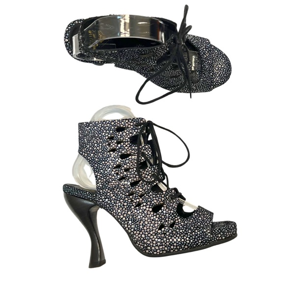 John Fluevog ATTENTIONS  GWEN Black Devilfish Heels Size: 6 - Picture 4 of 7